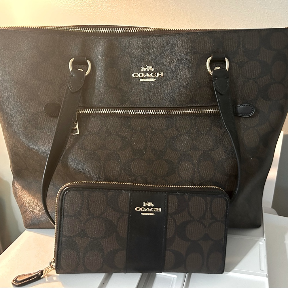 Coach purse with matching wallet